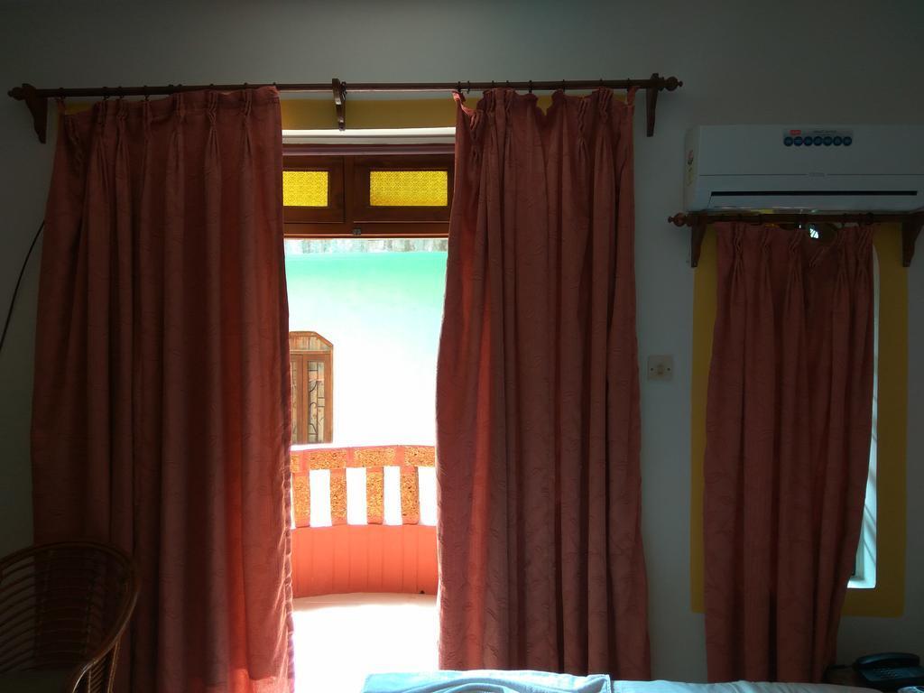 Bribon Guest House 卡兰古特 外观 照片