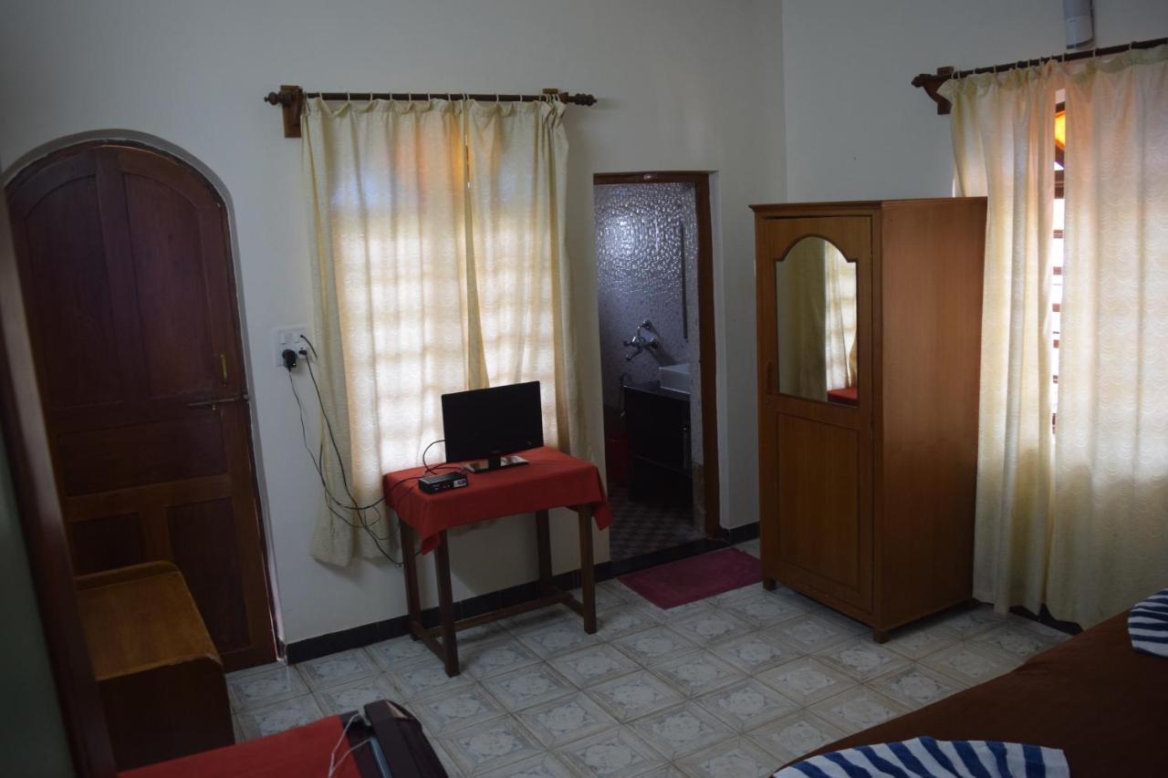 Bribon Guest House 卡兰古特 外观 照片