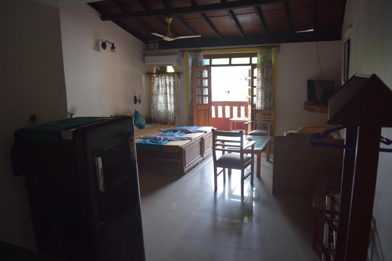 Bribon Guest House 卡兰古特 外观 照片